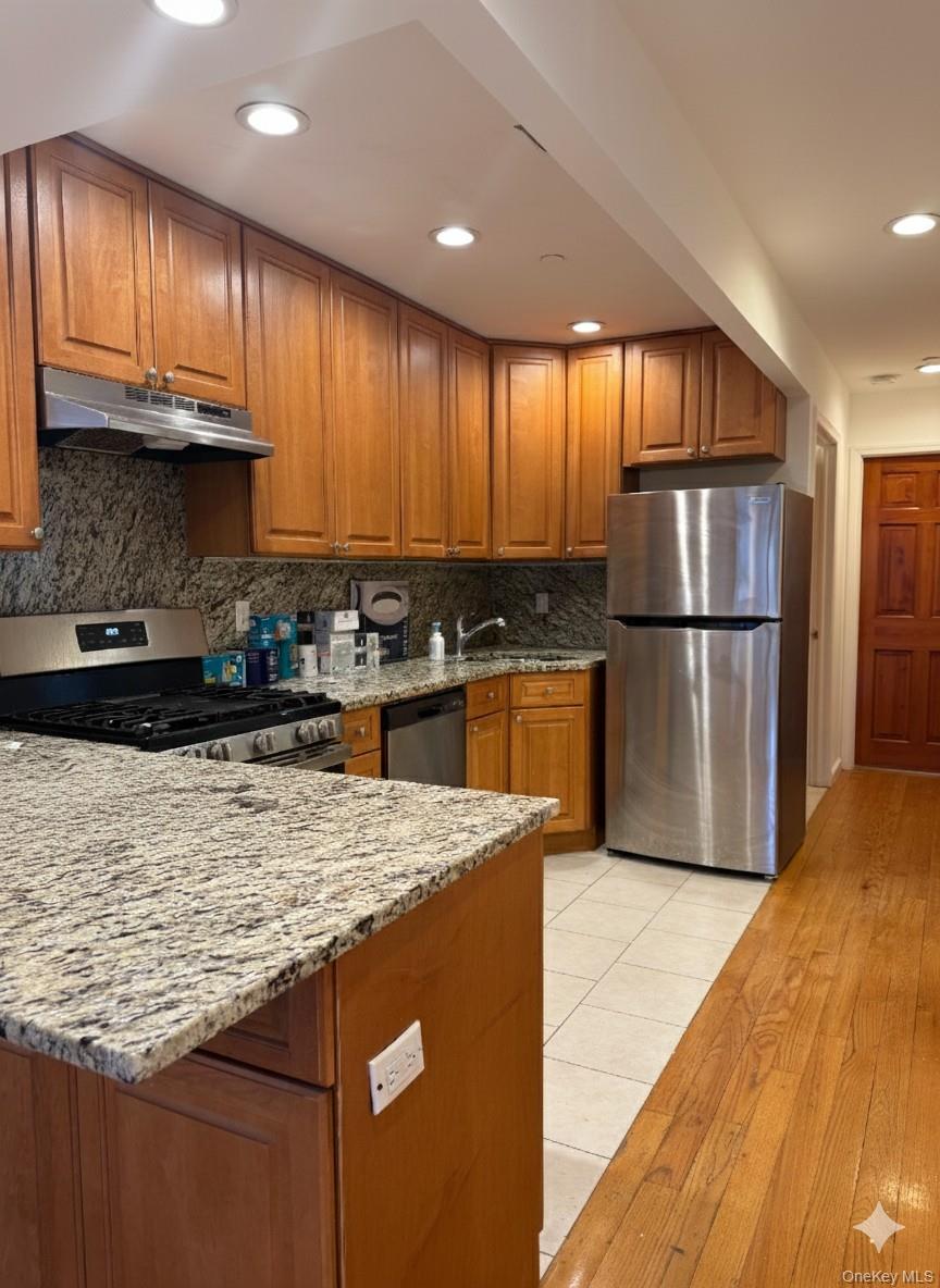 #4 photo, 4033 191st Street, Flushing , NY 11358