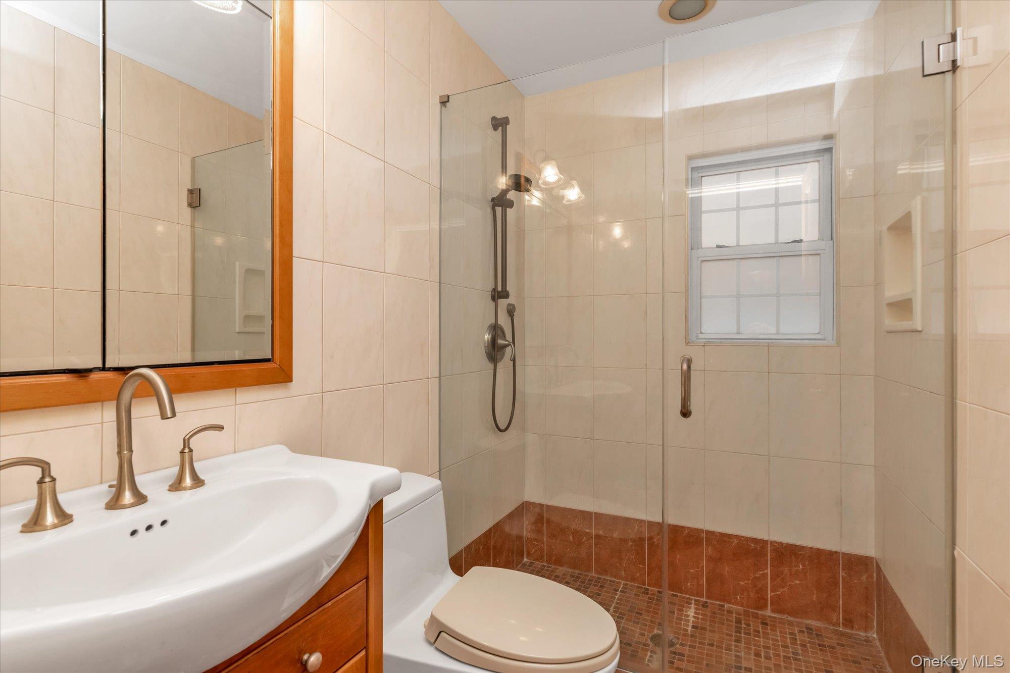 #12 photo, 1006 N 7th Street, New Hyde Park , NY 11040