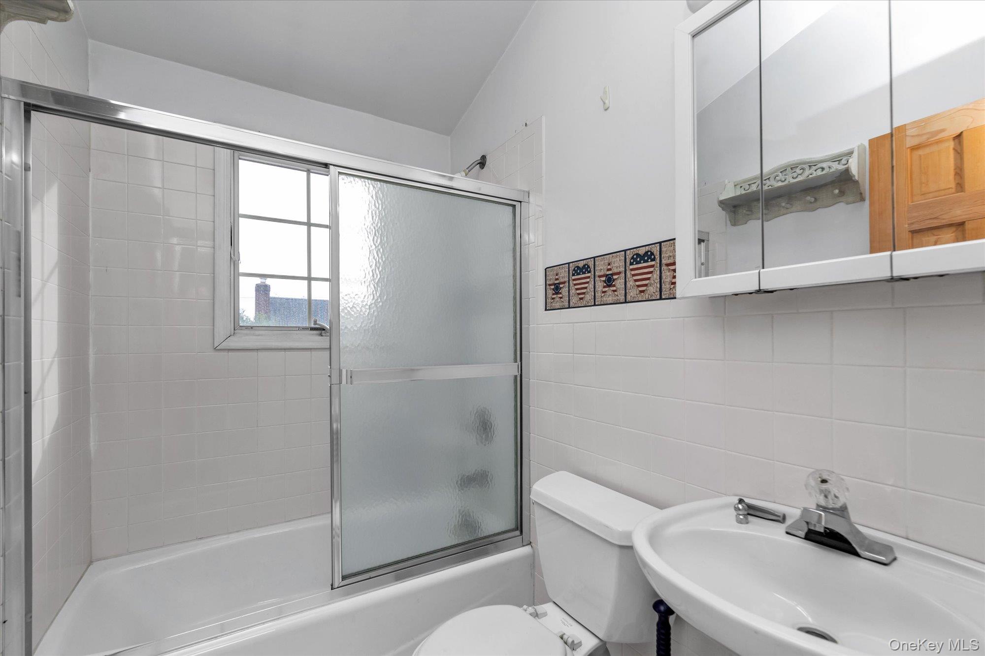 #15 photo, 1006 N 7th Street, New Hyde Park , NY 11040