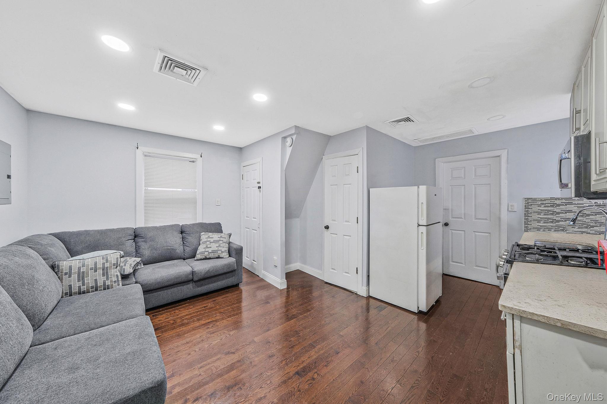 #11 photo, 10119 Lefferts Boulevard, Richmond Hill , NY 11419