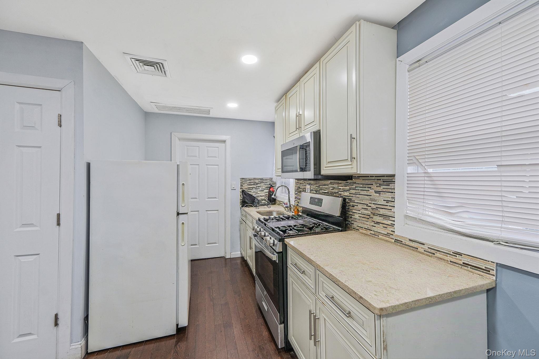 #13 photo, 10119 Lefferts Boulevard, Richmond Hill , NY 11419