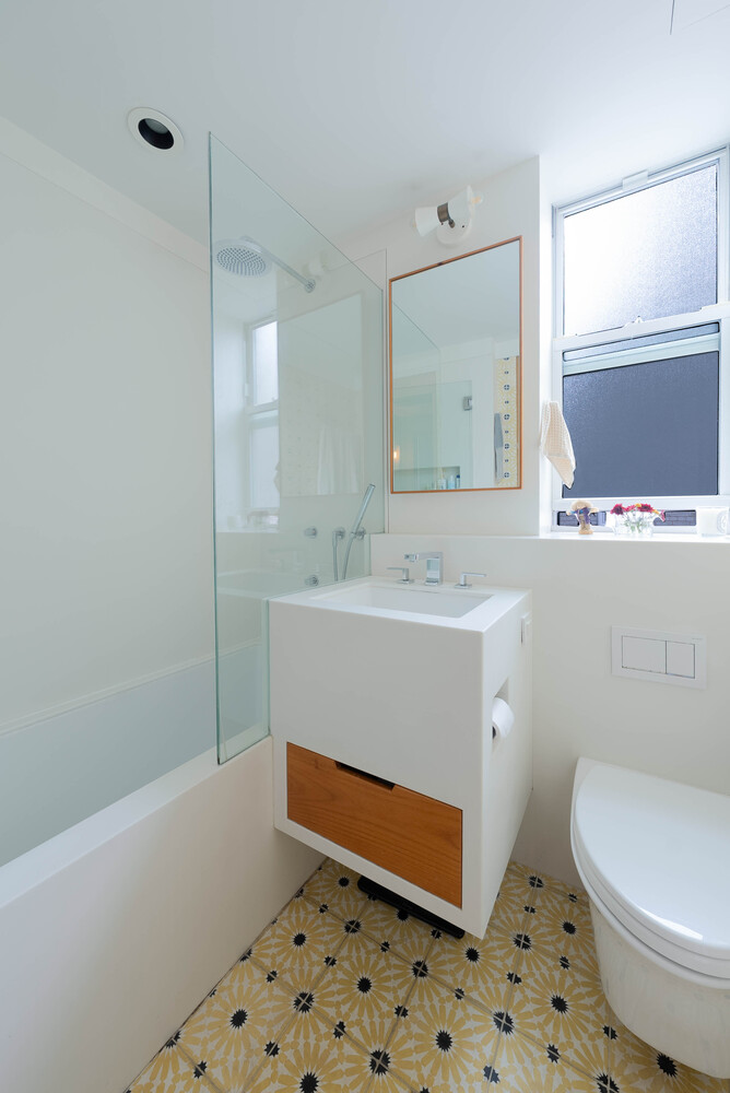 #7 photo, 210 W 19TH Street, Chelsea , NY 10011