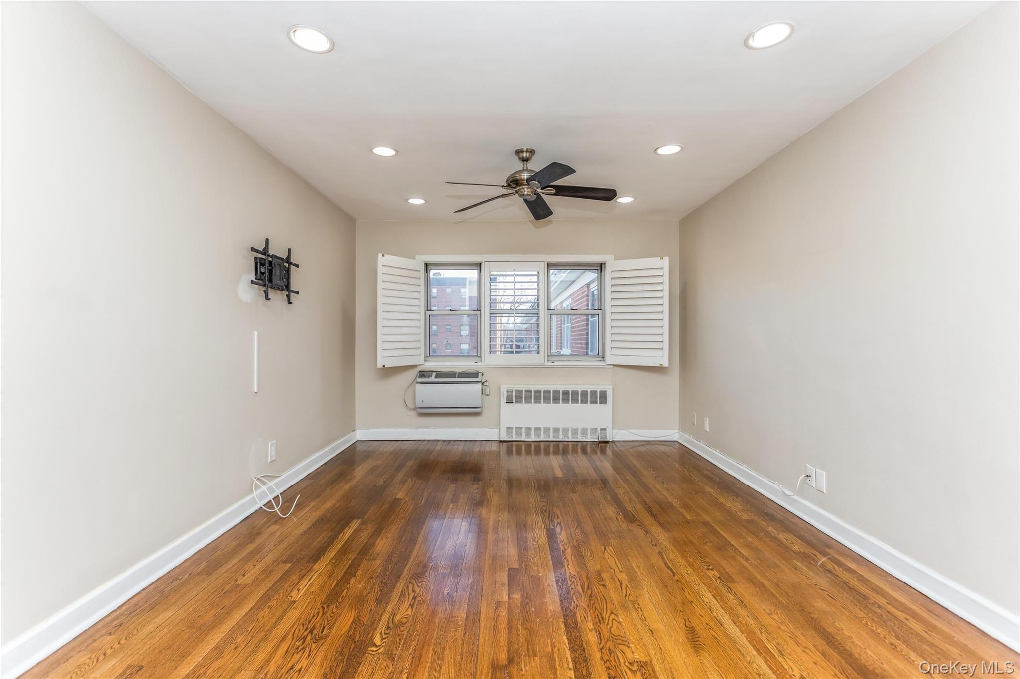 #2 photo, 183 Drake Avenue, New Rochelle , NY 10805