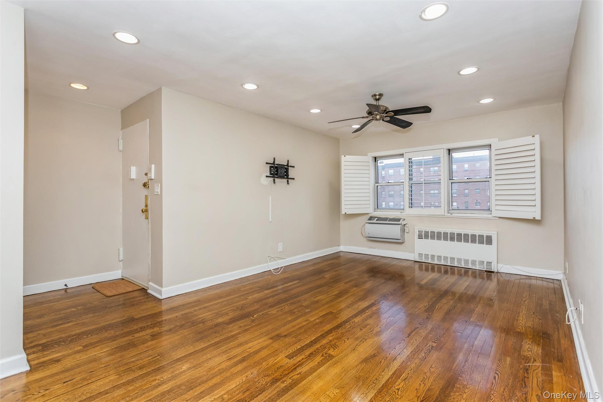 #3 photo, 183 Drake Avenue, New Rochelle , NY 10805