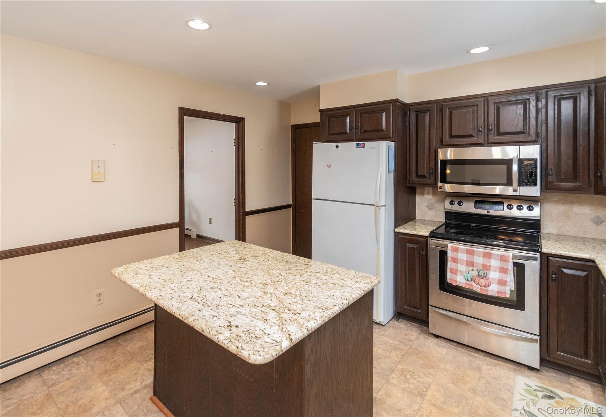 #10 photo, 9 Brook Place, 纽约州 Wappingers Falls , NY 12590