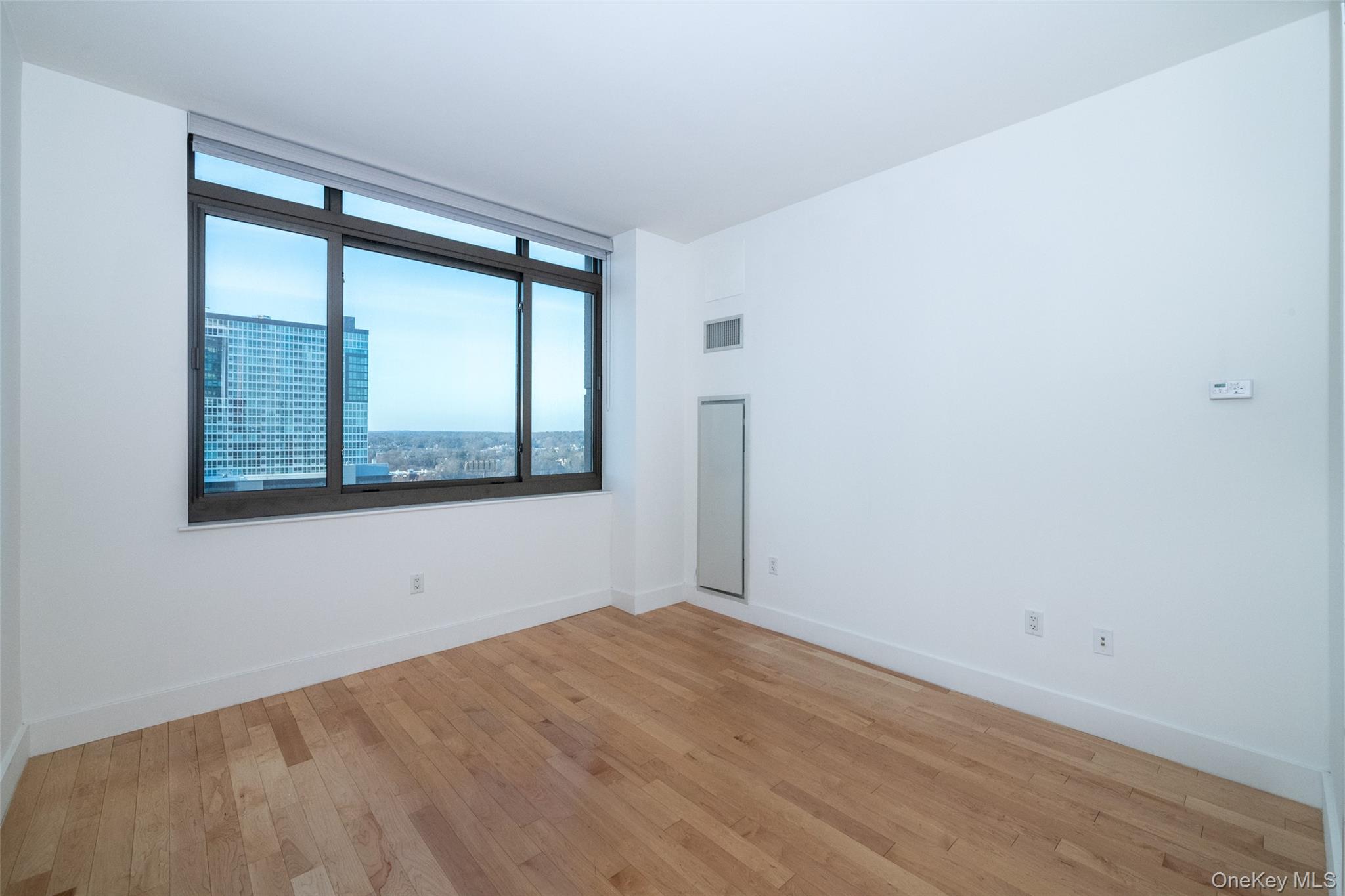 #12 photo, 175 Huguenot Street, New Rochelle , NY 10801