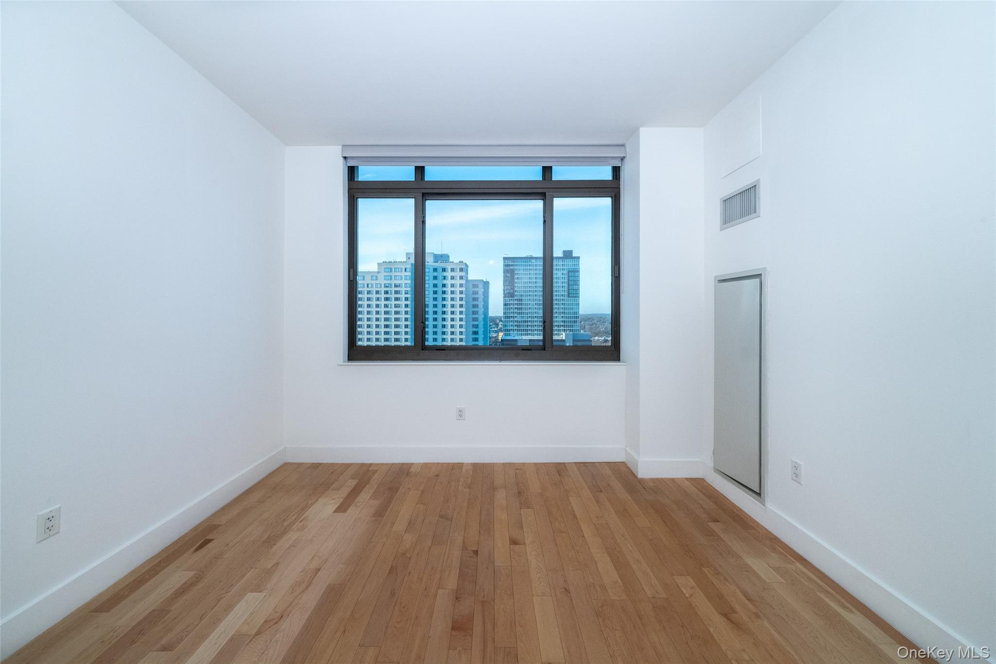 #13 photo, 175 Huguenot Street, New Rochelle , NY 10801