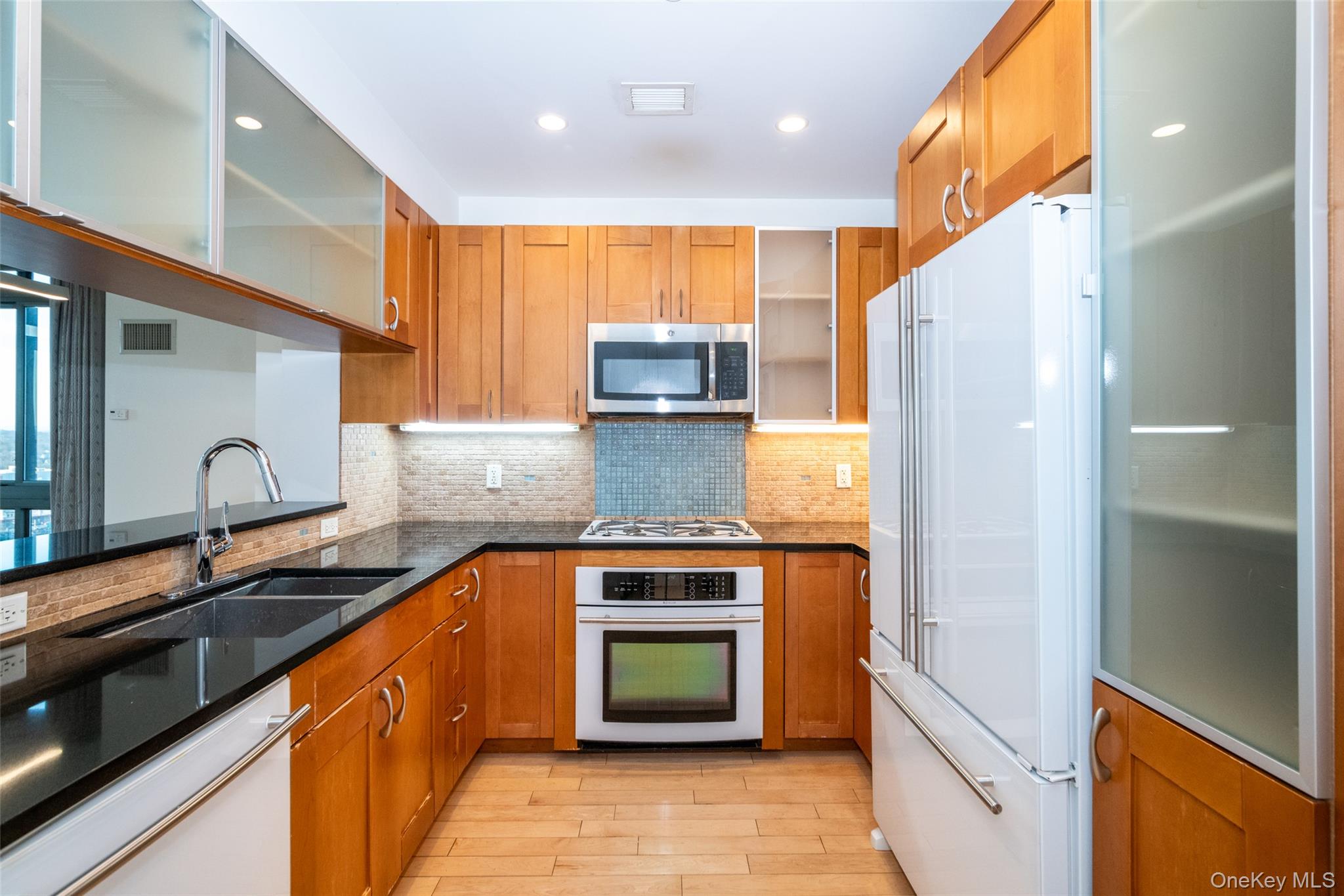 #2 photo, 175 Huguenot Street, New Rochelle , NY 10801