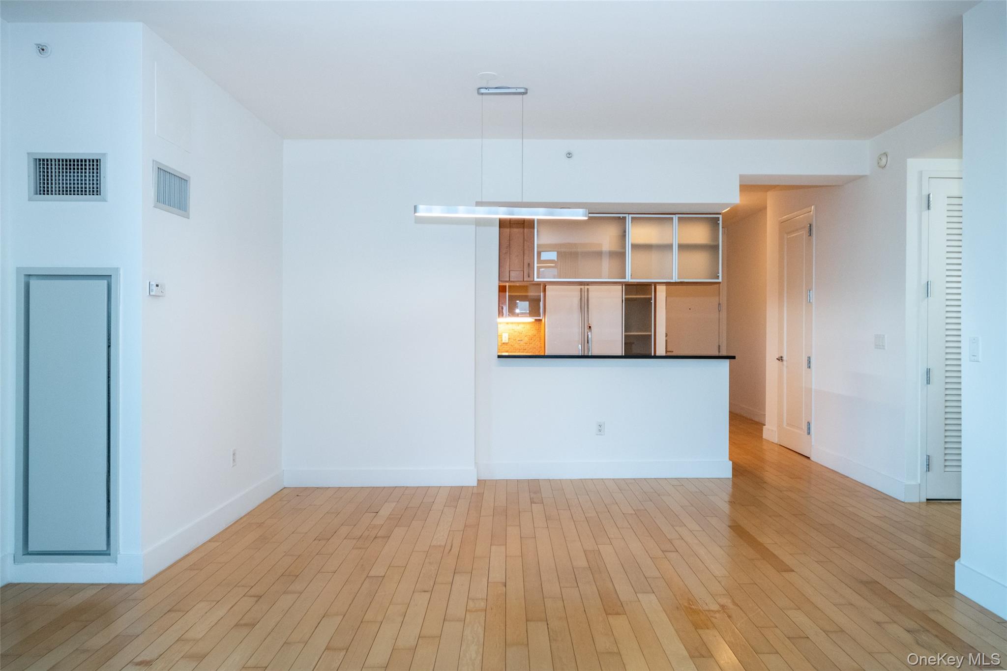 #4 photo, 175 Huguenot Street, New Rochelle , NY 10801