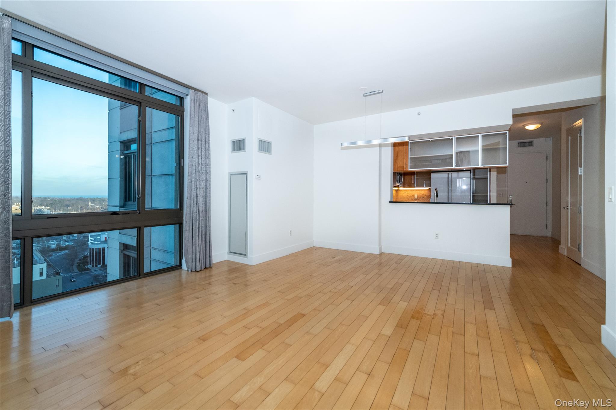 #7 photo, 175 Huguenot Street, New Rochelle , NY 10801