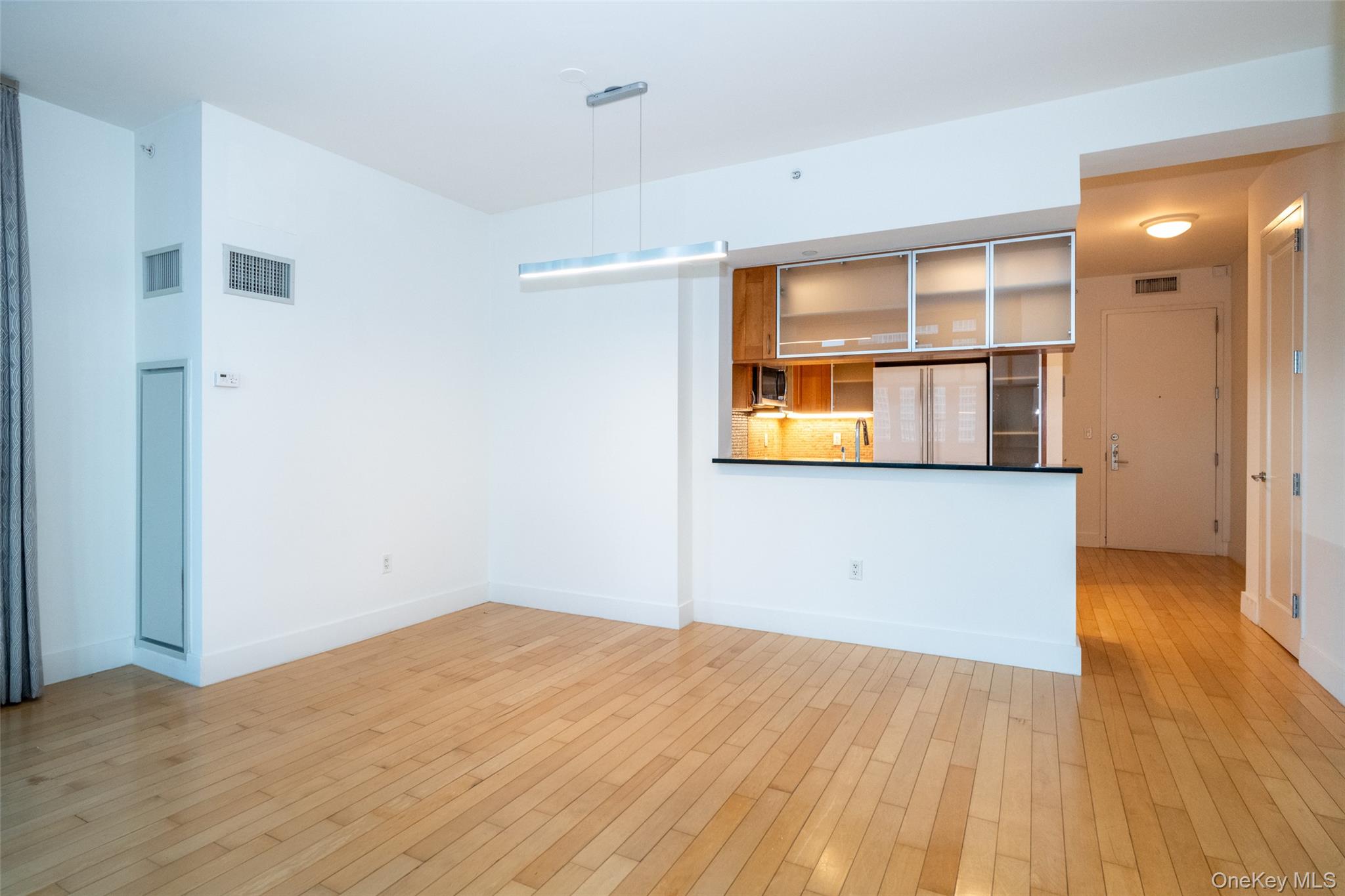 #8 photo, 175 Huguenot Street, New Rochelle , NY 10801