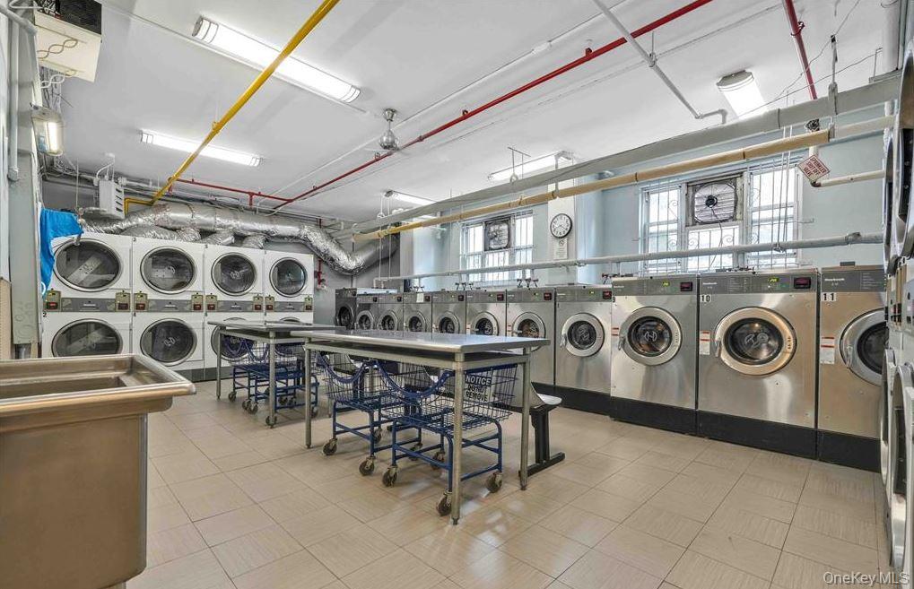 #10 photo, 52-40 39 Avenue, 皇后區 木邊 Woodside , NY 11377