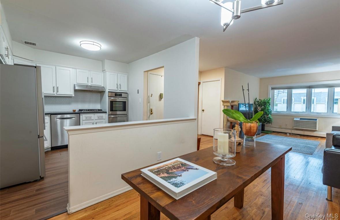 #3 photo, 18-16 Bell Boulevard, Bayside , NY 11360