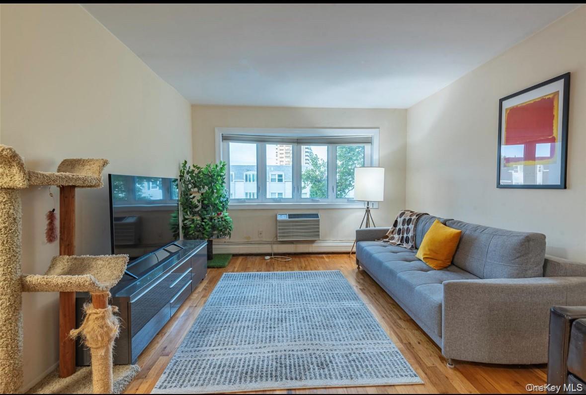 #4 photo, 18-16 Bell Boulevard, Bayside , NY 11360