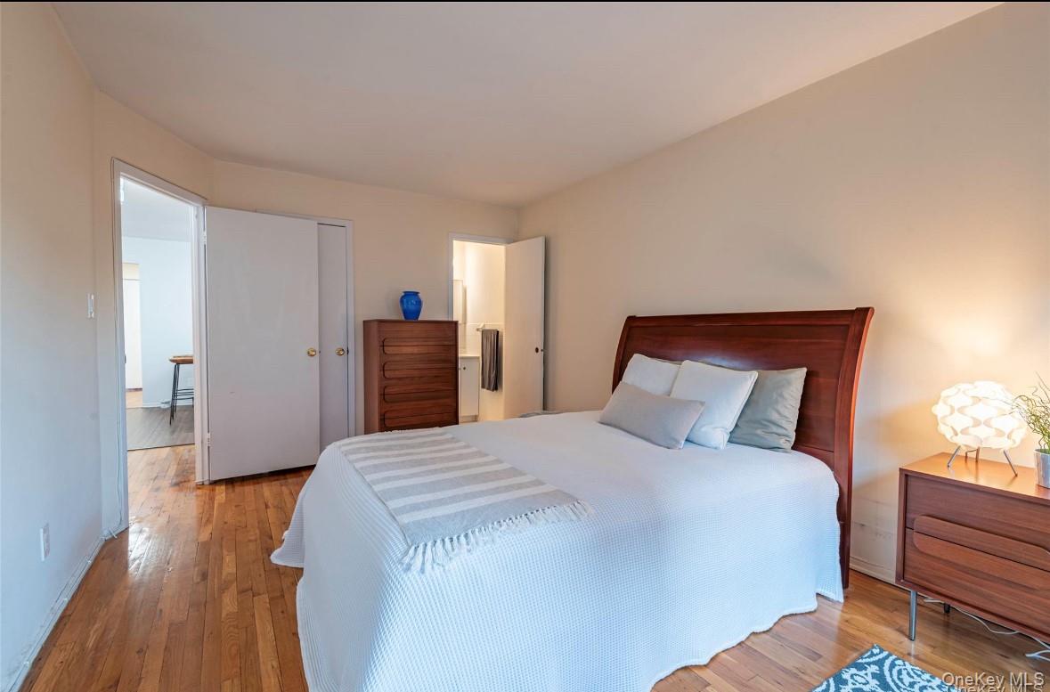 #7 photo, 18-16 Bell Boulevard, Bayside , NY 11360