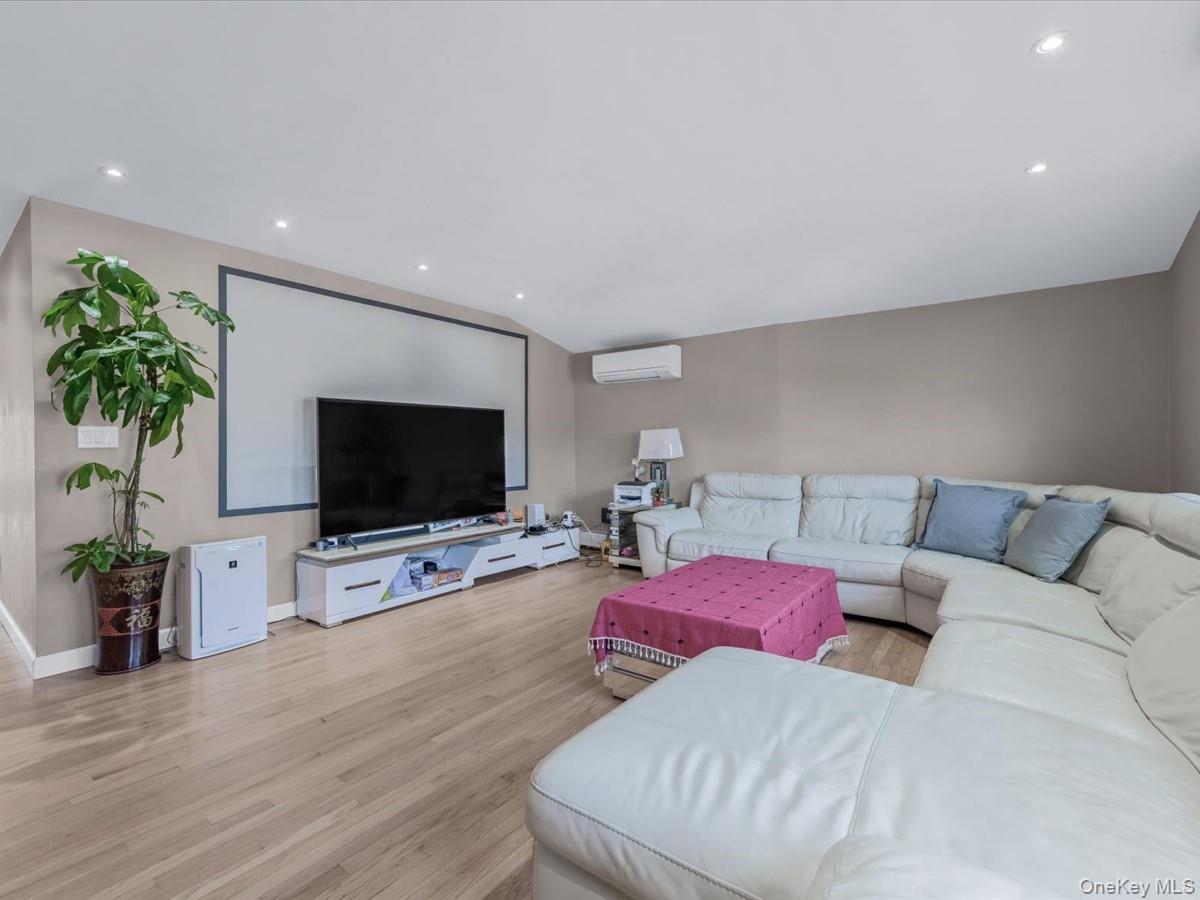 #4 photo, 217-32 Corbett Road, Bayside , NY 11361