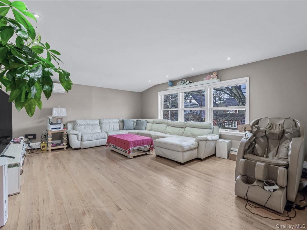 #5 photo, 217-32 Corbett Road, Bayside , NY 11361