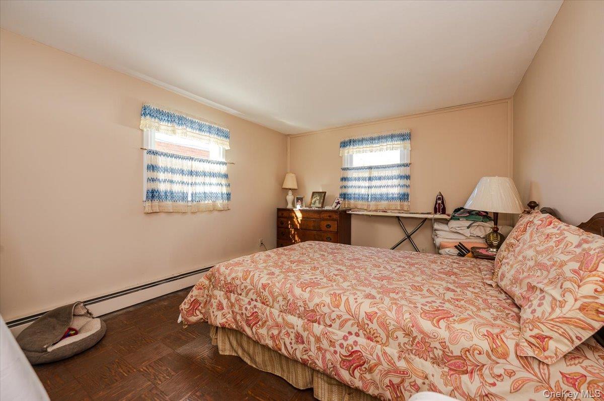 #13 photo, 212 Lakeview Avenue, Malverne , NY 11565