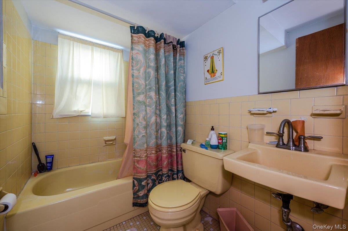 #17 photo, 212 Lakeview Avenue, Malverne , NY 11565