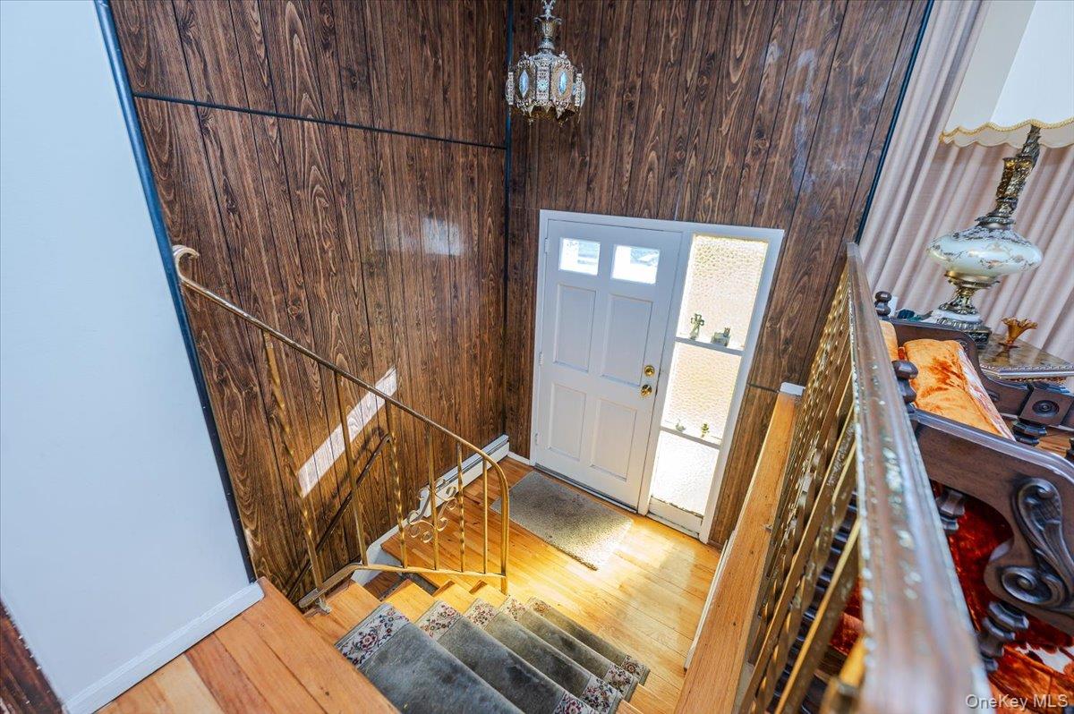 #2 photo, 212 Lakeview Avenue, Malverne , NY 11565