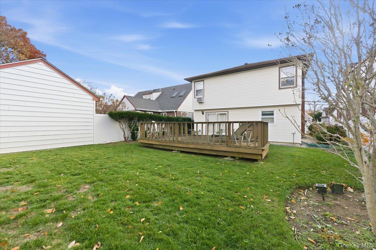 #20 photo, 212 Lakeview Avenue, Malverne , NY 11565