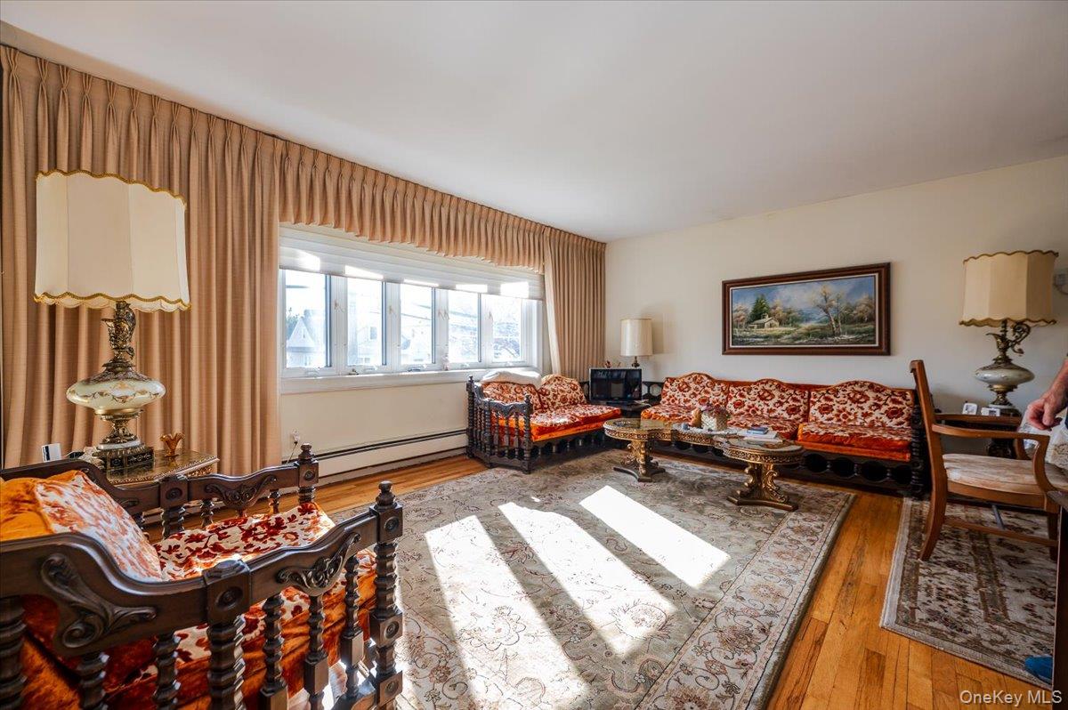 #3 photo, 212 Lakeview Avenue, Malverne , NY 11565