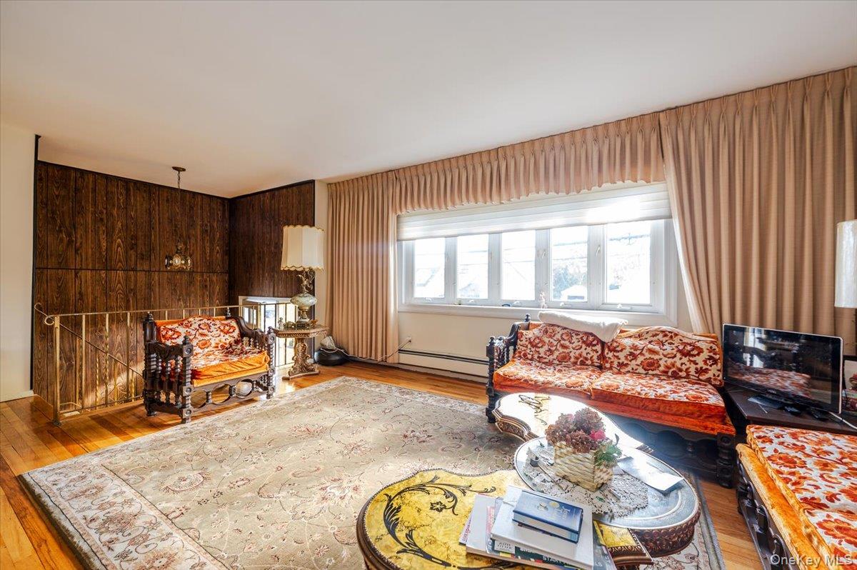 #4 photo, 212 Lakeview Avenue, Malverne , NY 11565