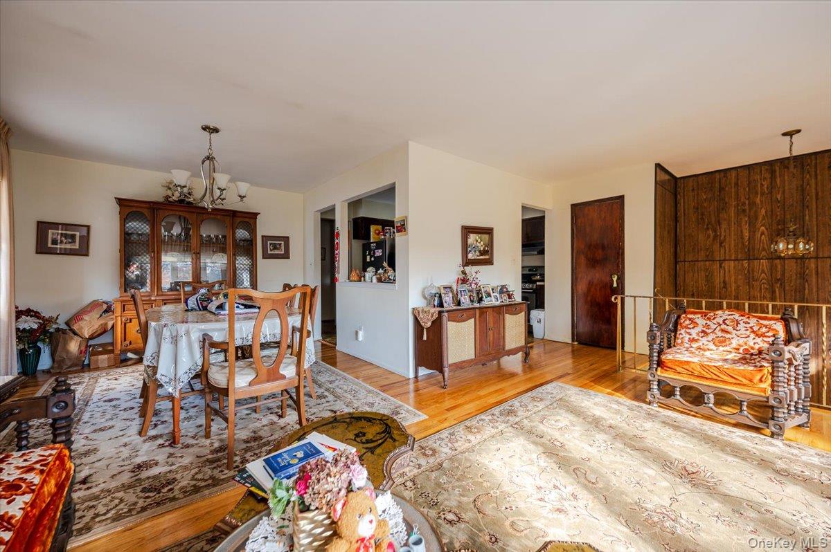 #5 photo, 212 Lakeview Avenue, Malverne , NY 11565