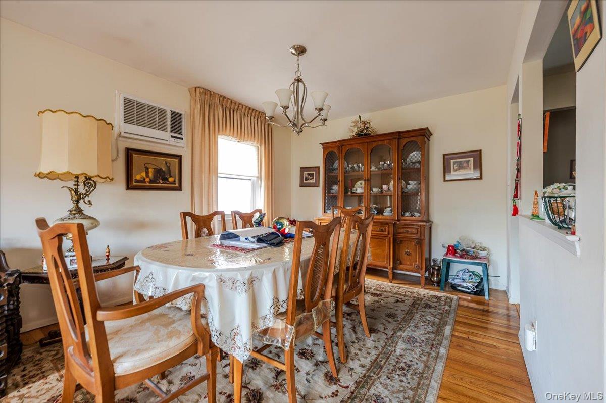 #6 photo, 212 Lakeview Avenue, Malverne , NY 11565