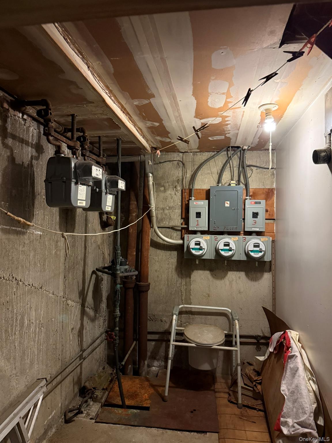 #12 photo, 41-38 74, Elmhurst , NY 11373