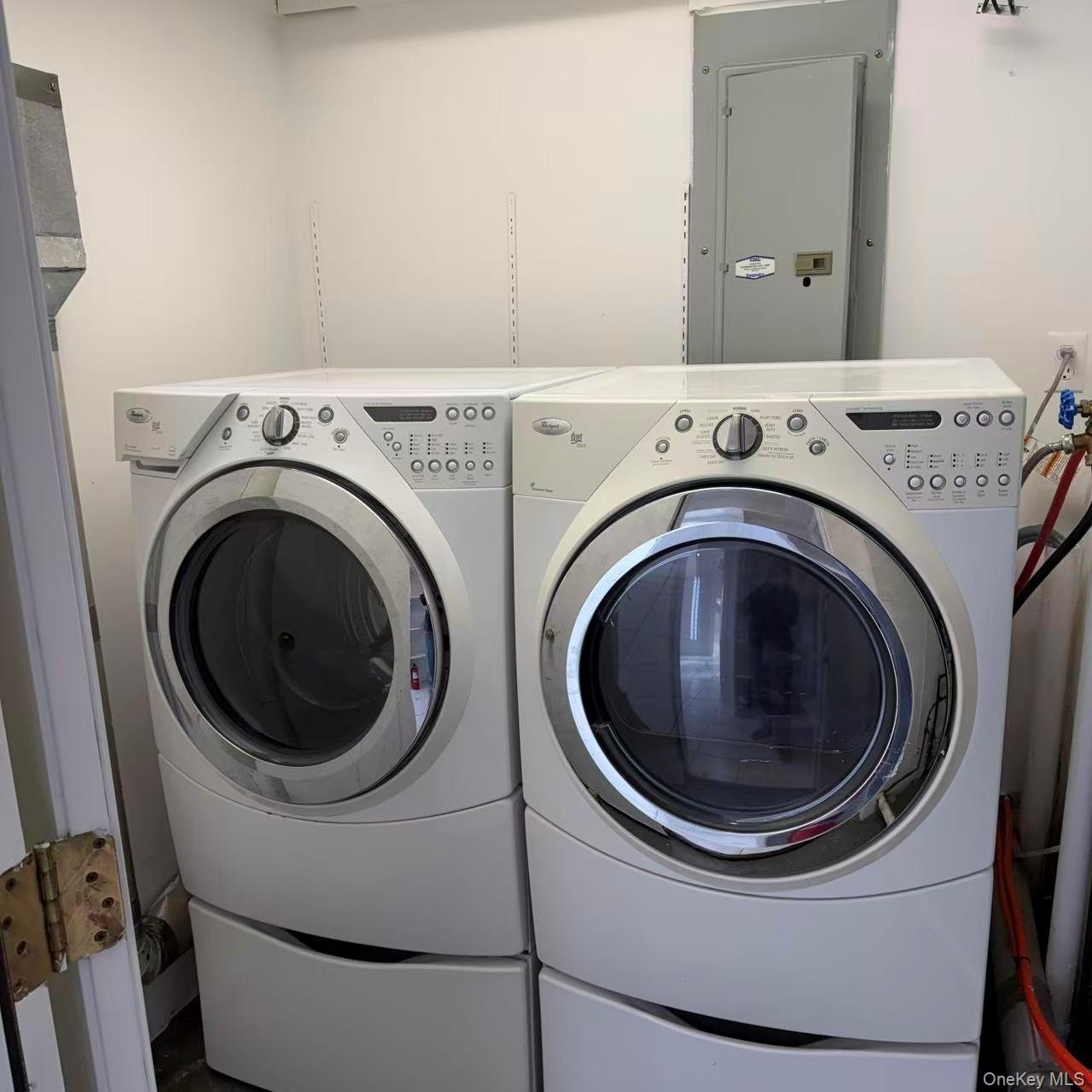 #11 photo, 10 The Spur, Syosset , NY 11791