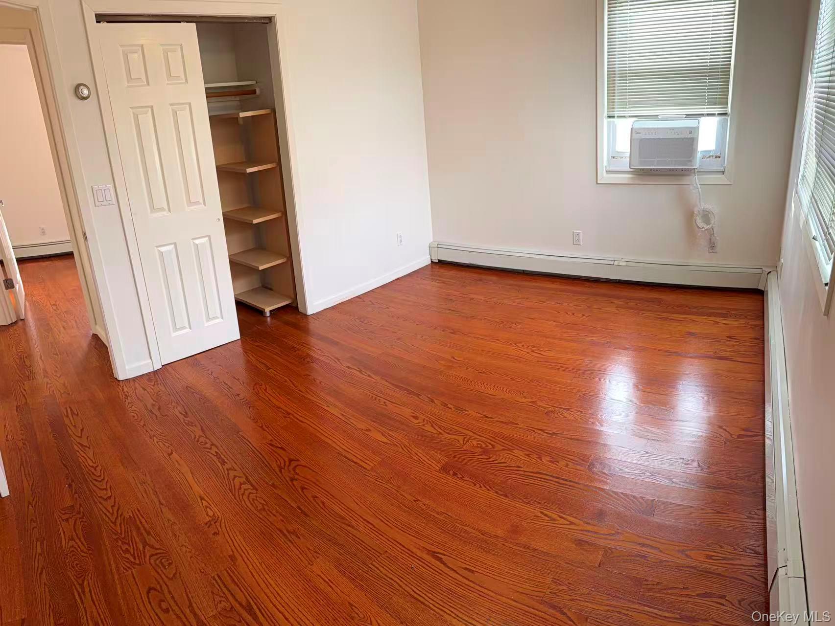 #14 photo, 10 The Spur, Syosset , NY 11791