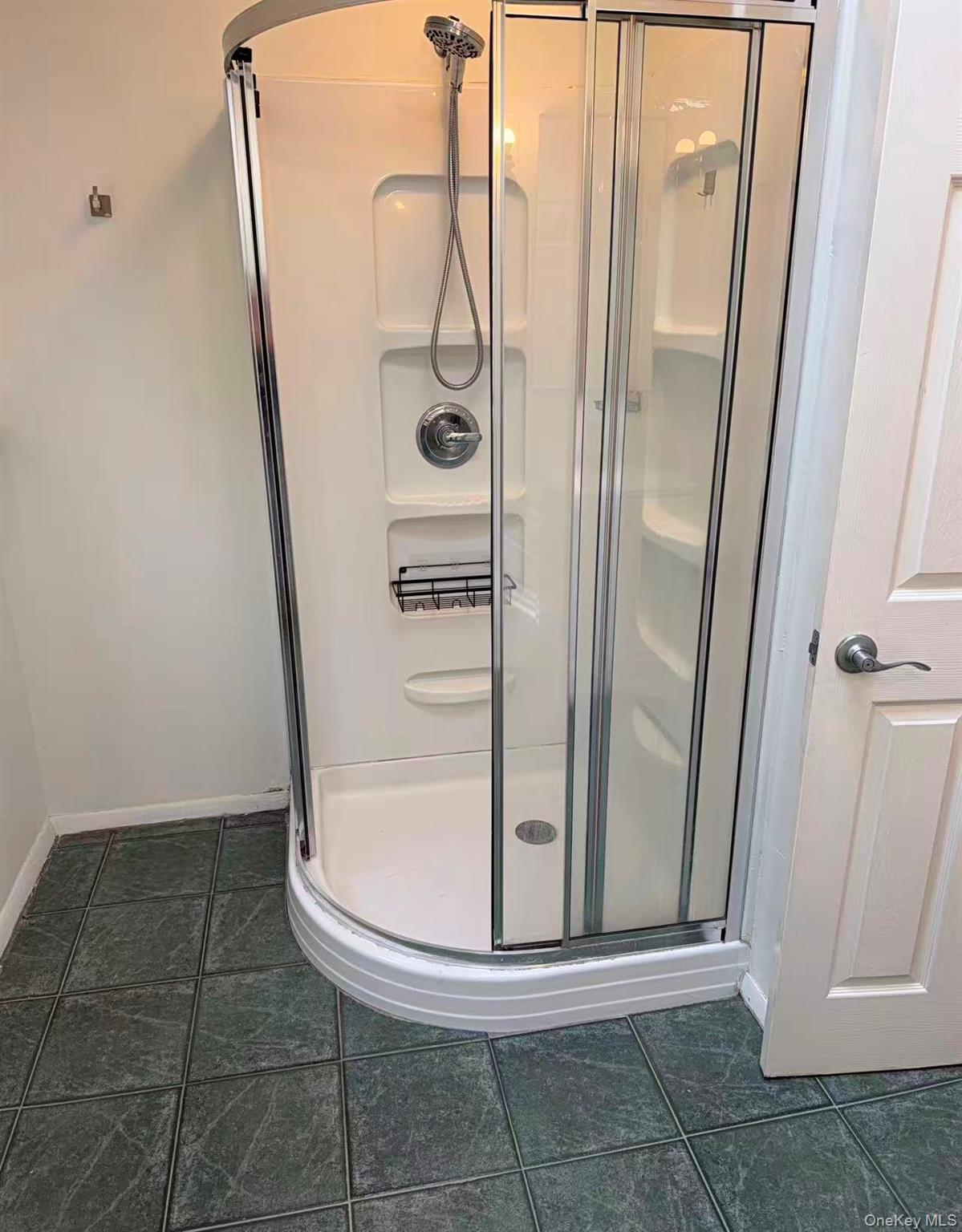 #18 photo, 10 The Spur, Syosset , NY 11791