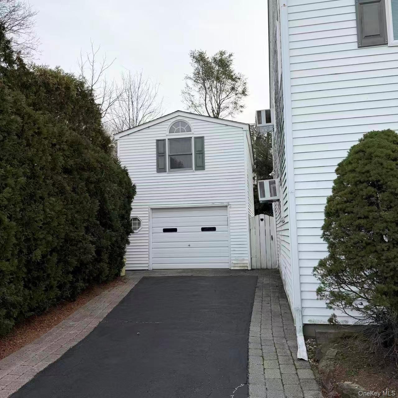 #20 photo, 10 The Spur, Syosset , NY 11791