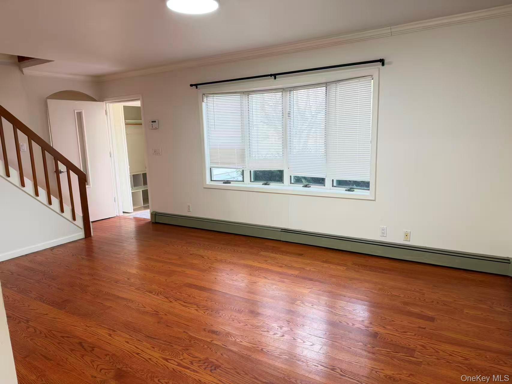 #3 photo, 10 The Spur, Syosset , NY 11791