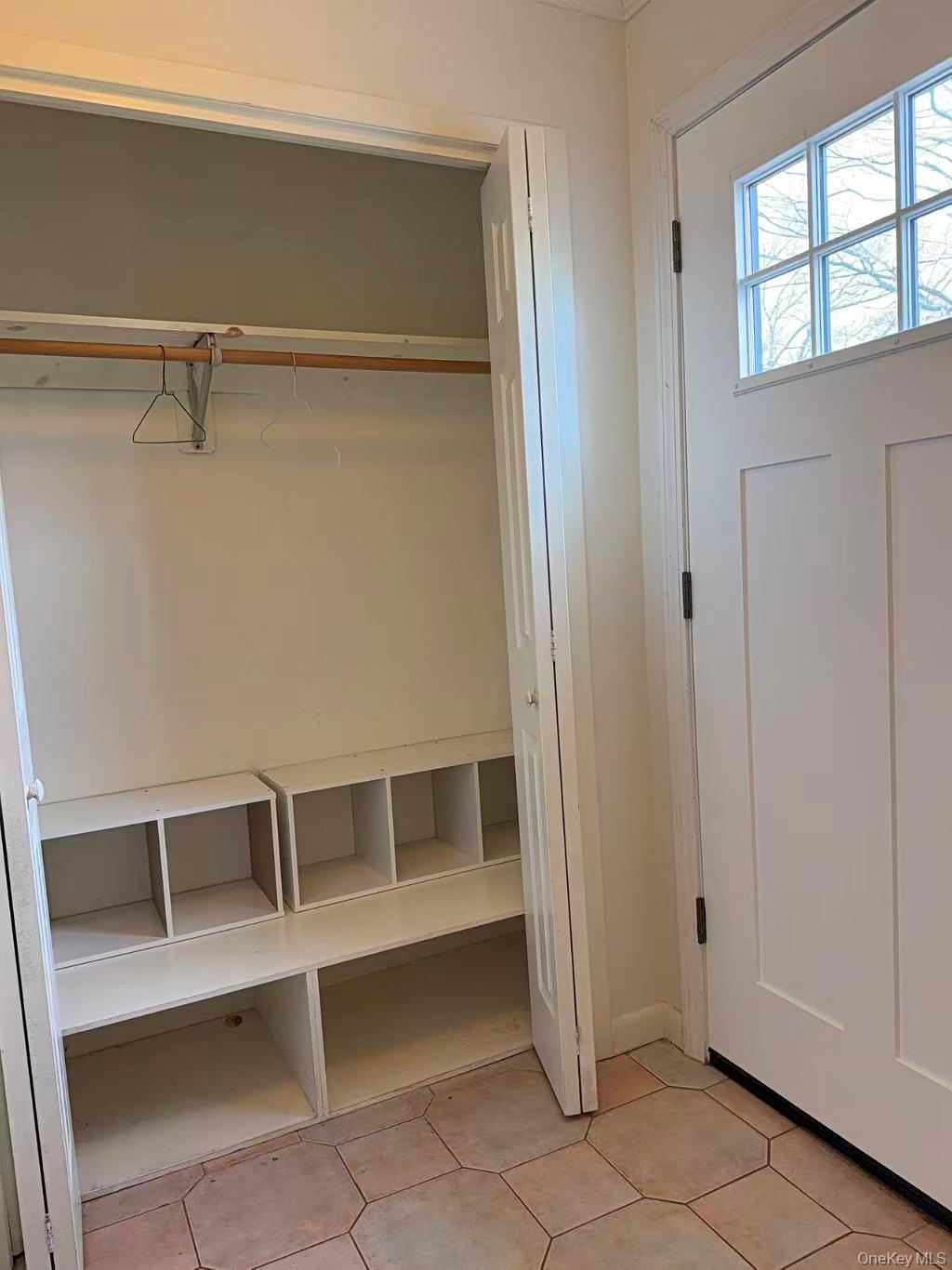 #4 photo, 10 The Spur, Syosset , NY 11791