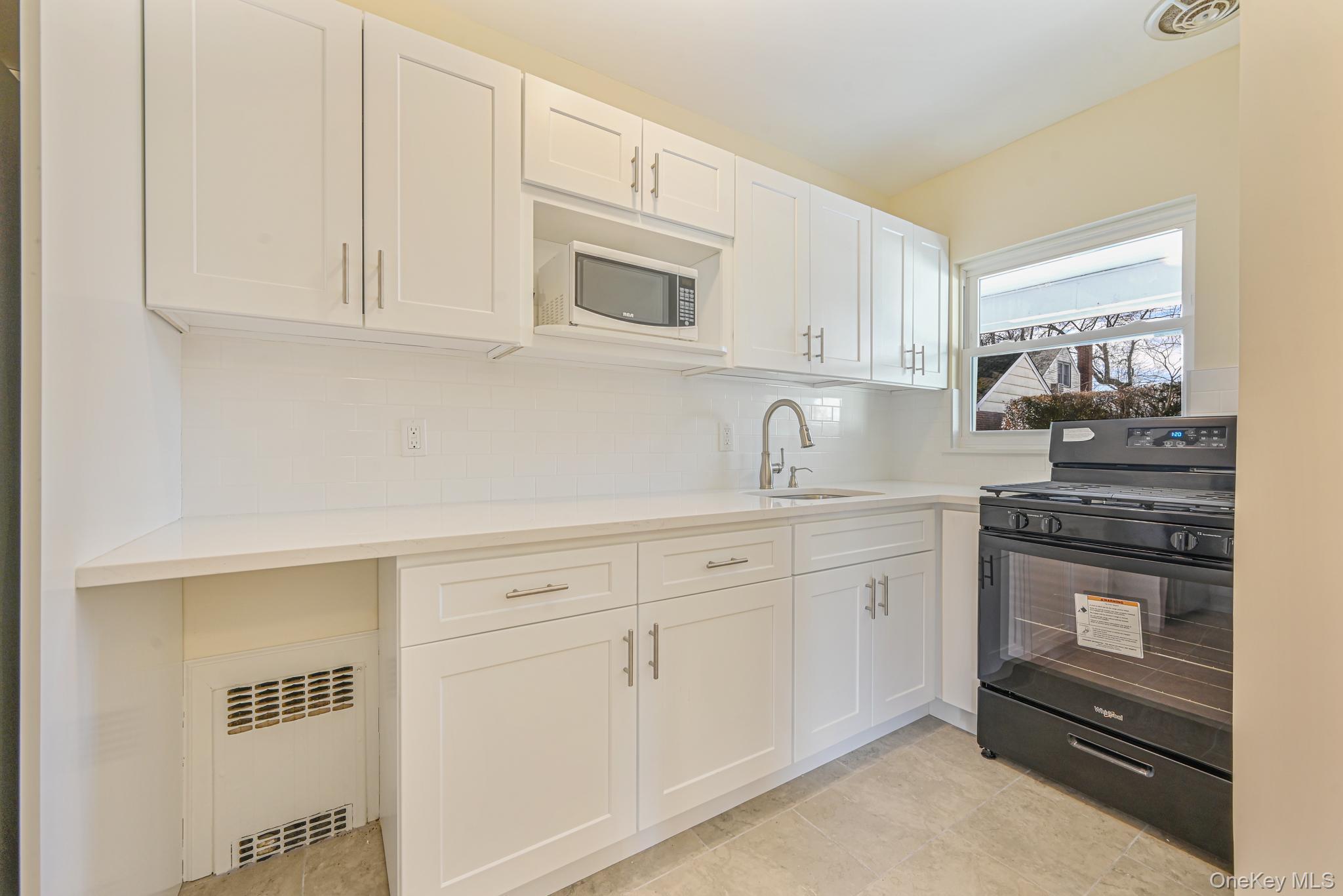 #3 photo, 515 S 12th Street, New Hyde Park , NY 11040