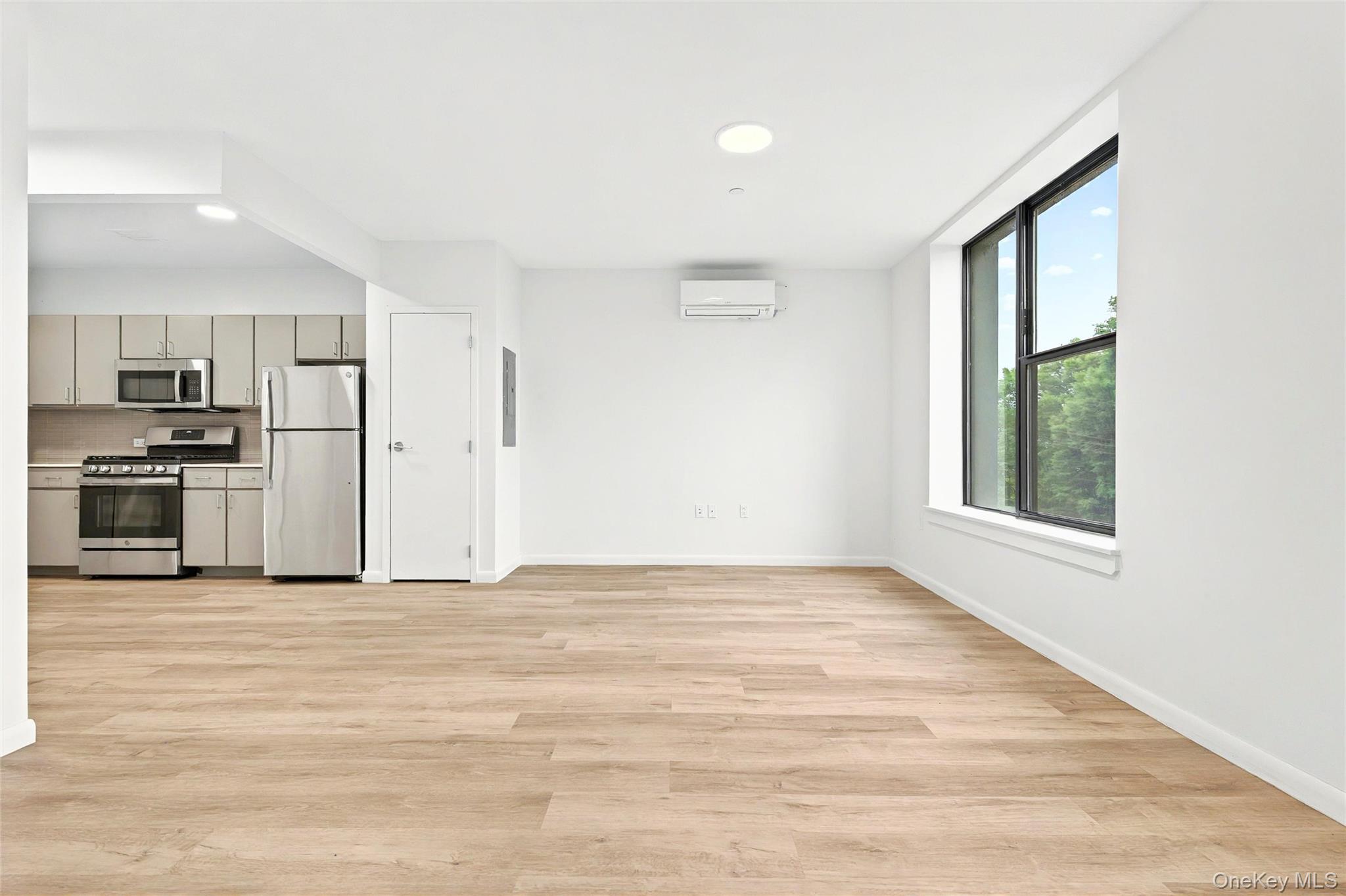 #7 photo, 1723 Lacombe Avenue, Bronx , NY 10473