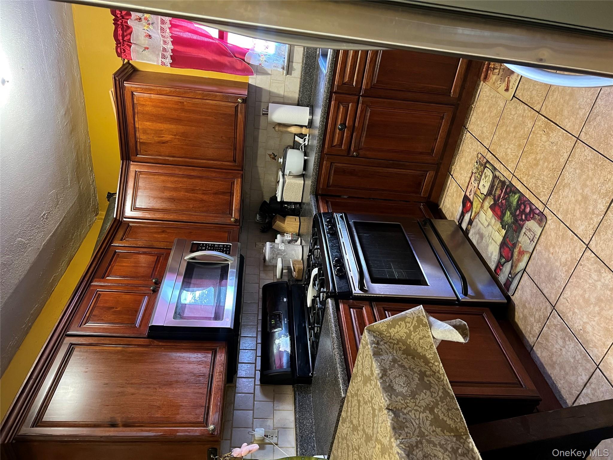 #6 photo, 1461 E 233rd Street, Bronx , NY 10466