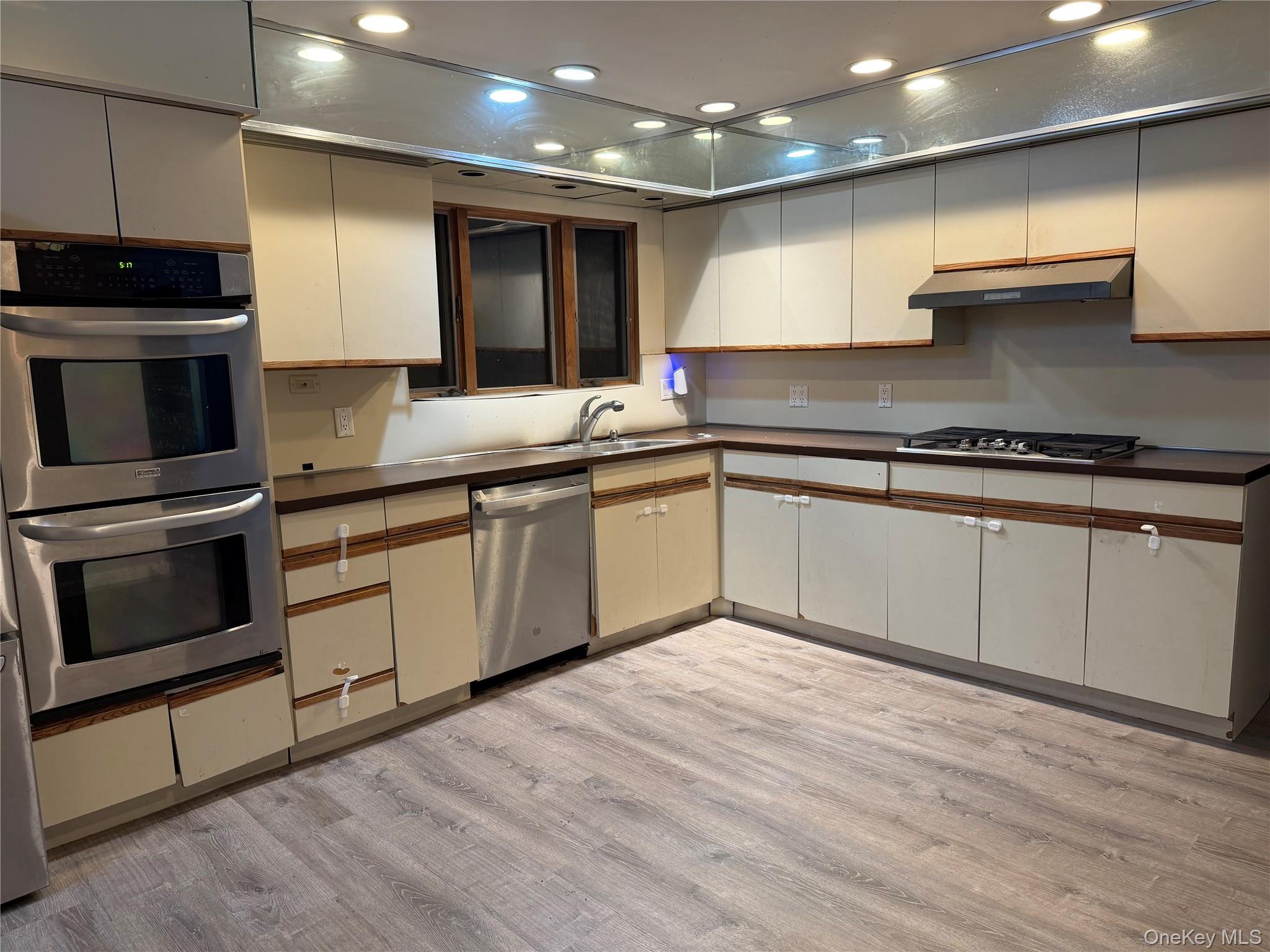 #5 photo, 7 Gloucester Drive, Wyandanch , NY 11798