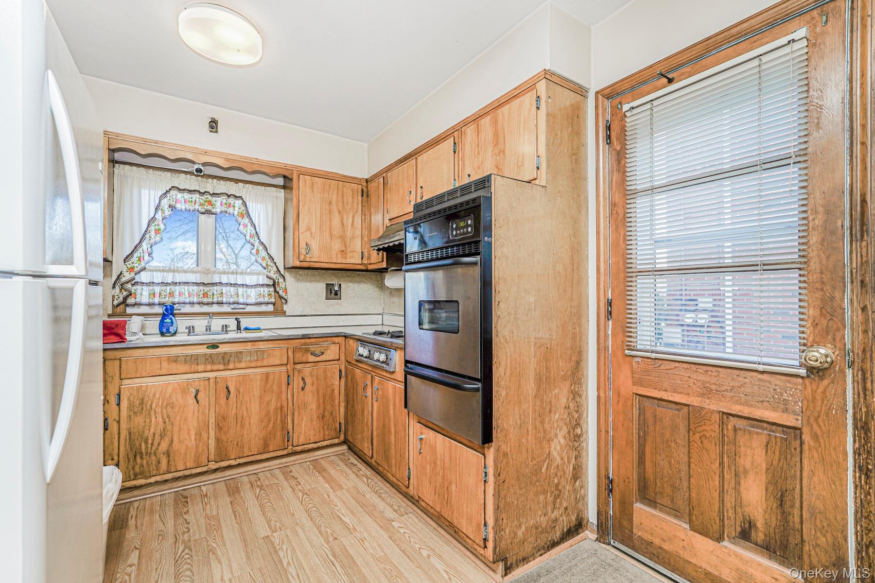 #5 photo, 188 Evergreen Avenue, Staten Island , NY 10305