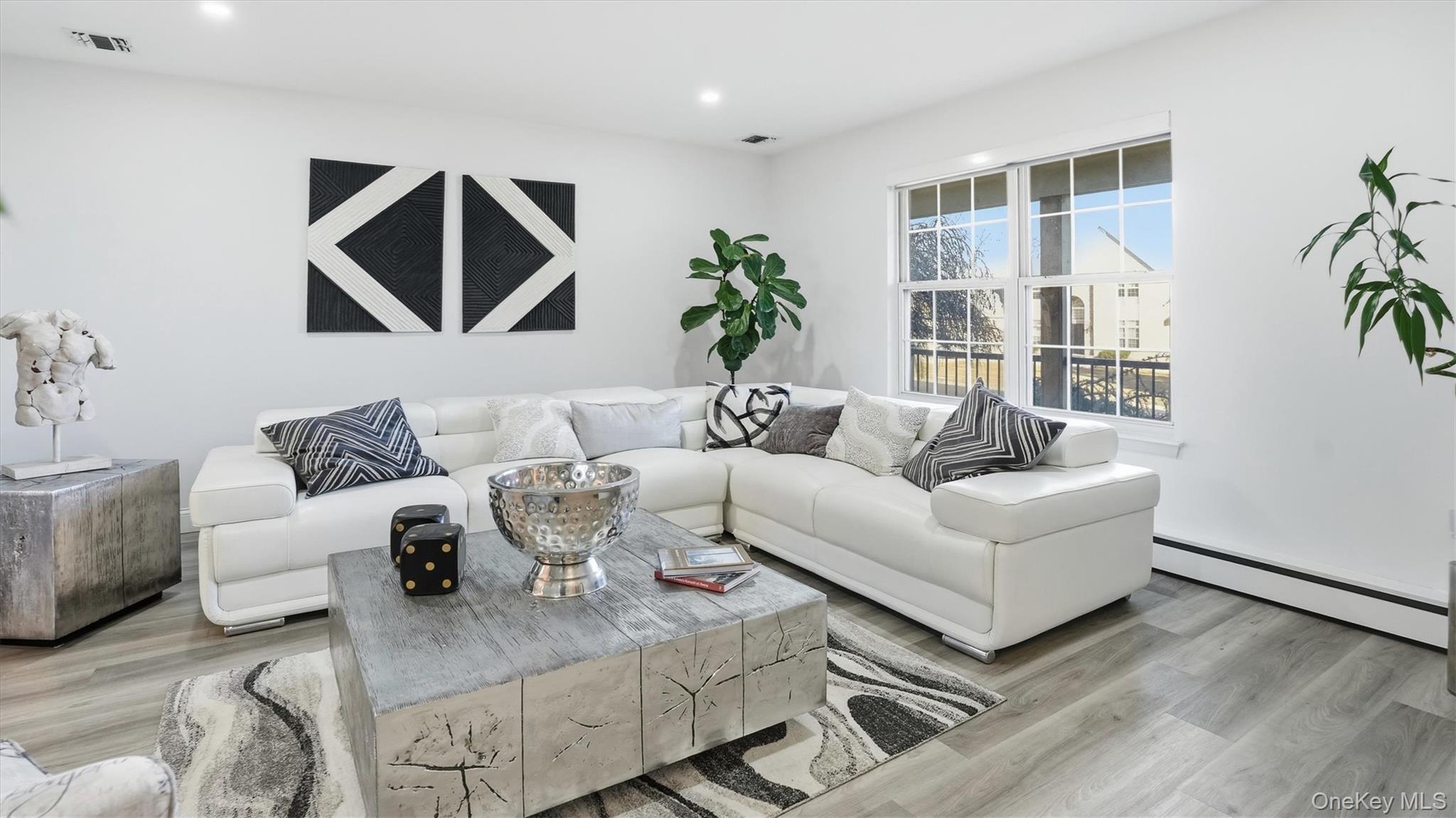 #13 photo, 8 Hamilton Place, Lake Grove , NY 11755