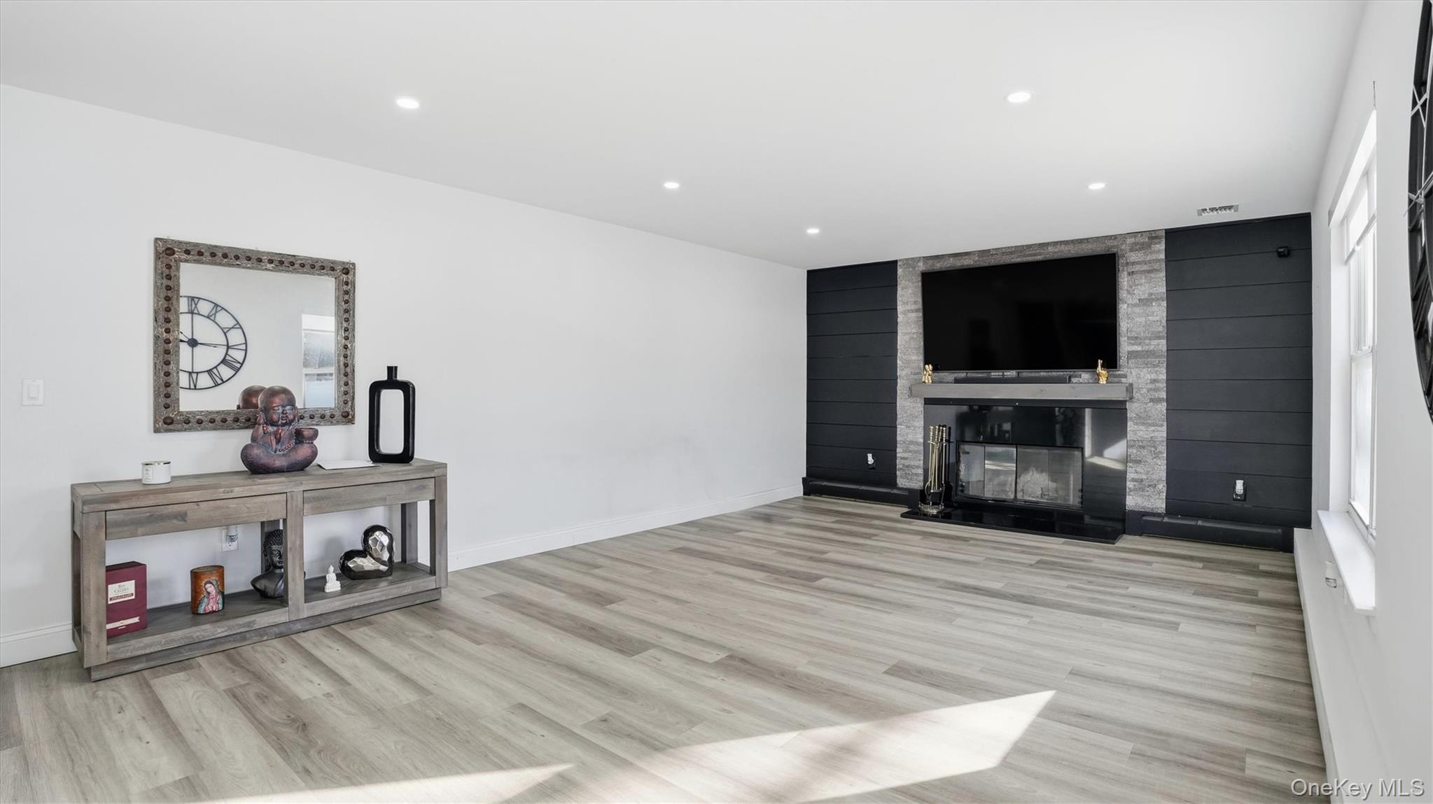 #20 photo, 8 Hamilton Place, Lake Grove , NY 11755