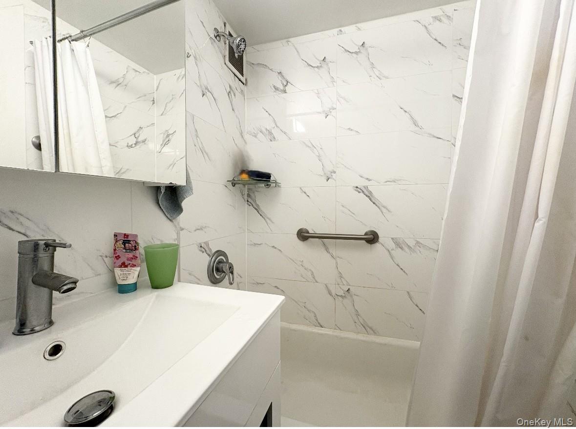 #5 photo, 61-15 97th Street, 뉴욕퀸즈 Rego Park , NY 11374