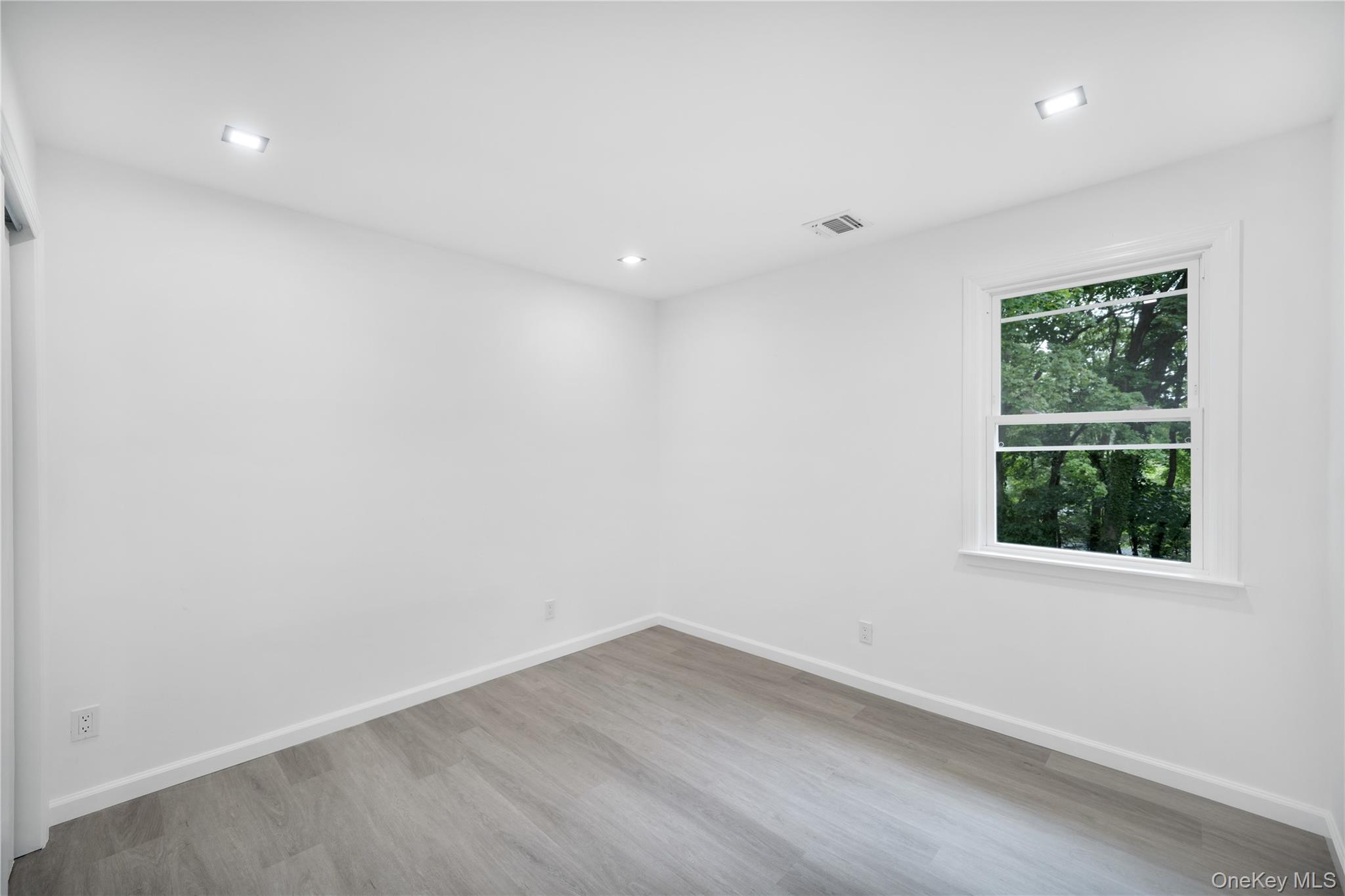 #10 photo, 7 Weinmann Boulevard, Melville , NY 11747