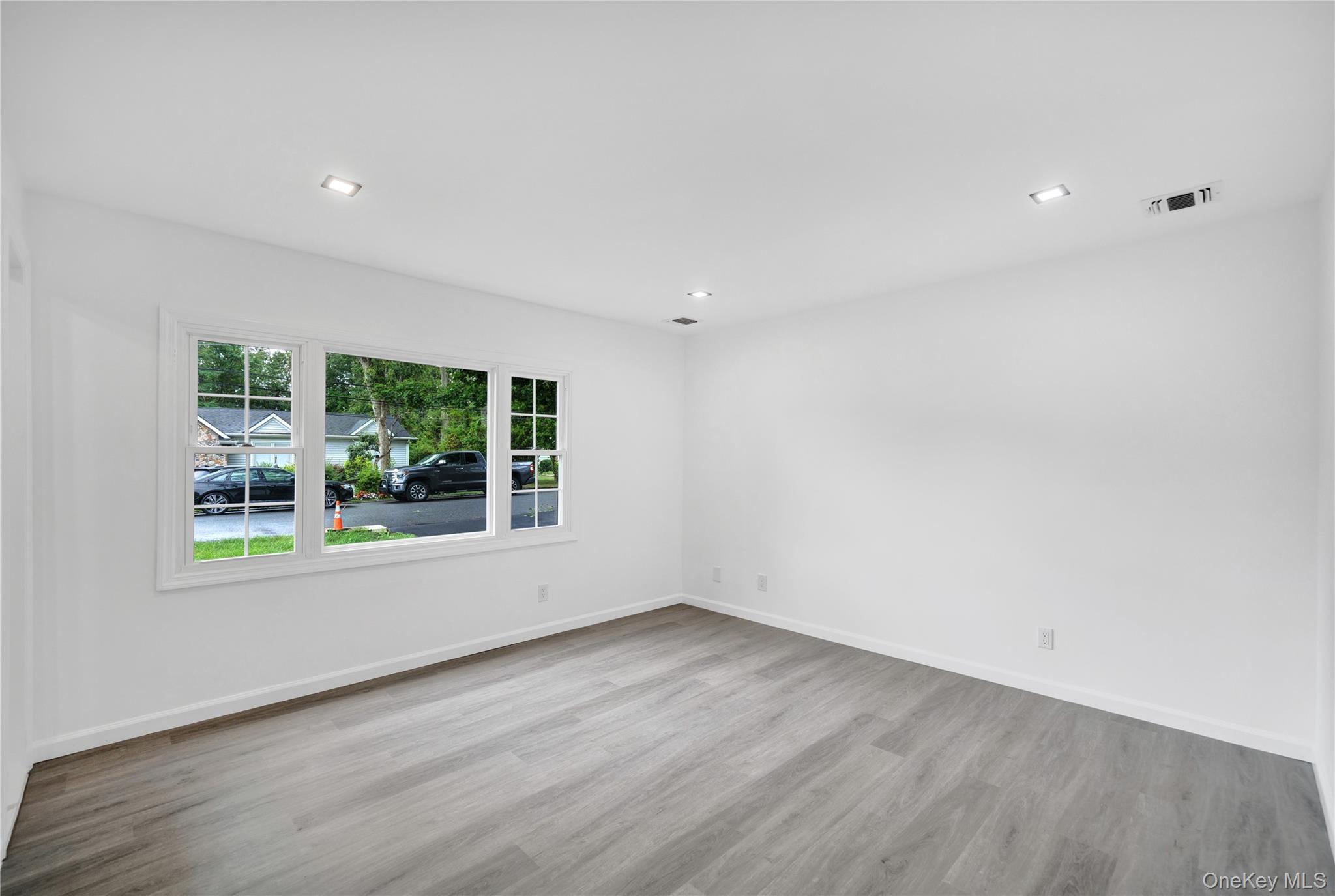 #11 photo, 7 Weinmann Boulevard, Melville , NY 11747