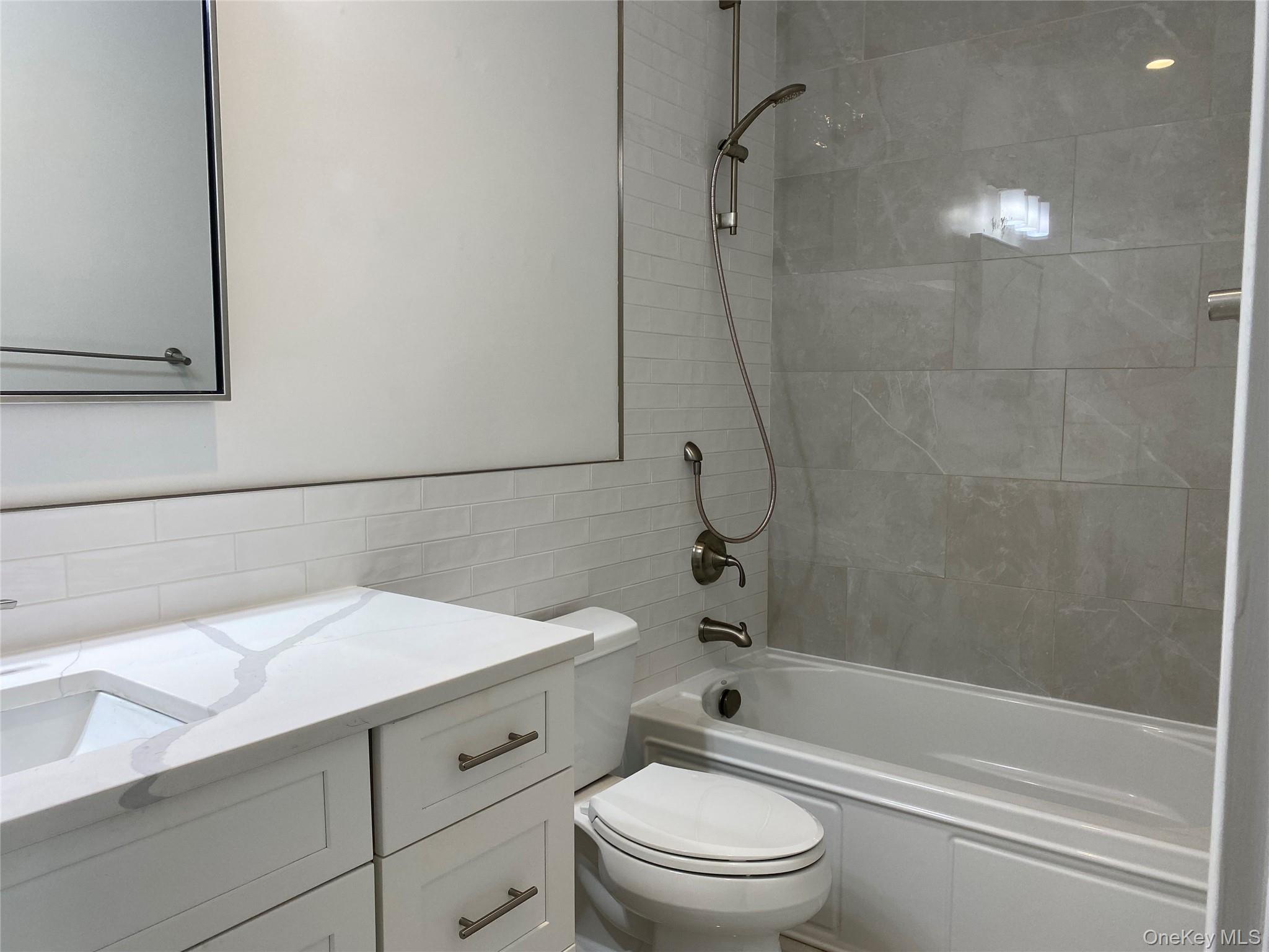 #11 photo, 840 Montauk Highway, Copiague , NY 11726