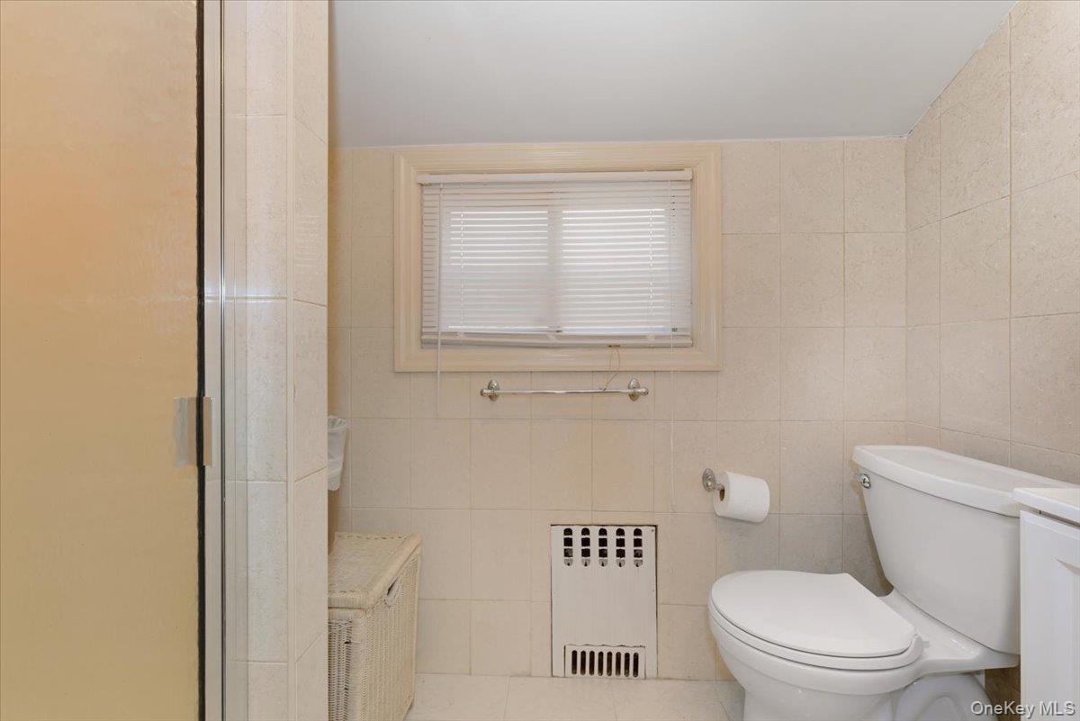 #13 photo, 433 Westminster Road, Rockville Centre , NY 11570