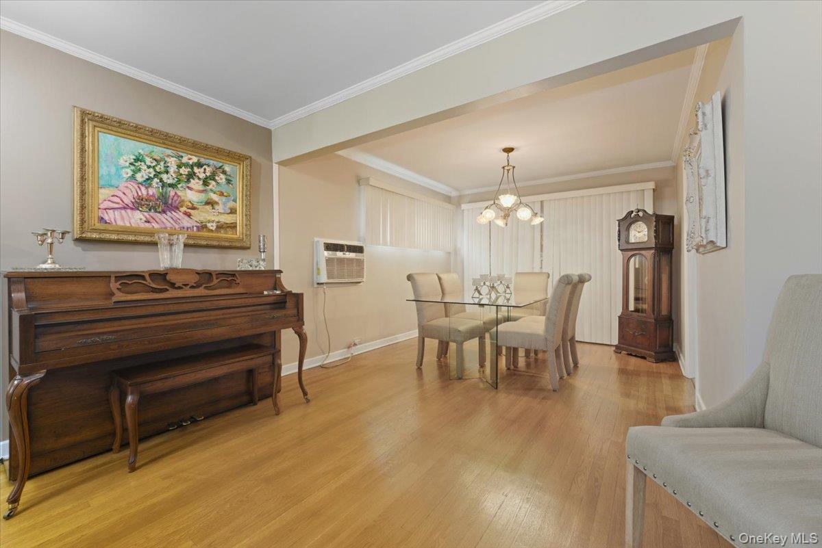 #4 photo, 433 Westminster Road, Rockville Centre , NY 11570