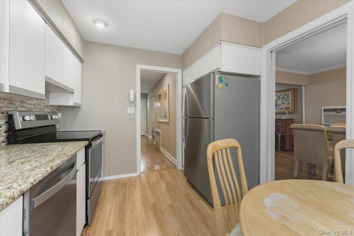 #8 photo, 433 Westminster Road, Rockville Centre , NY 11570